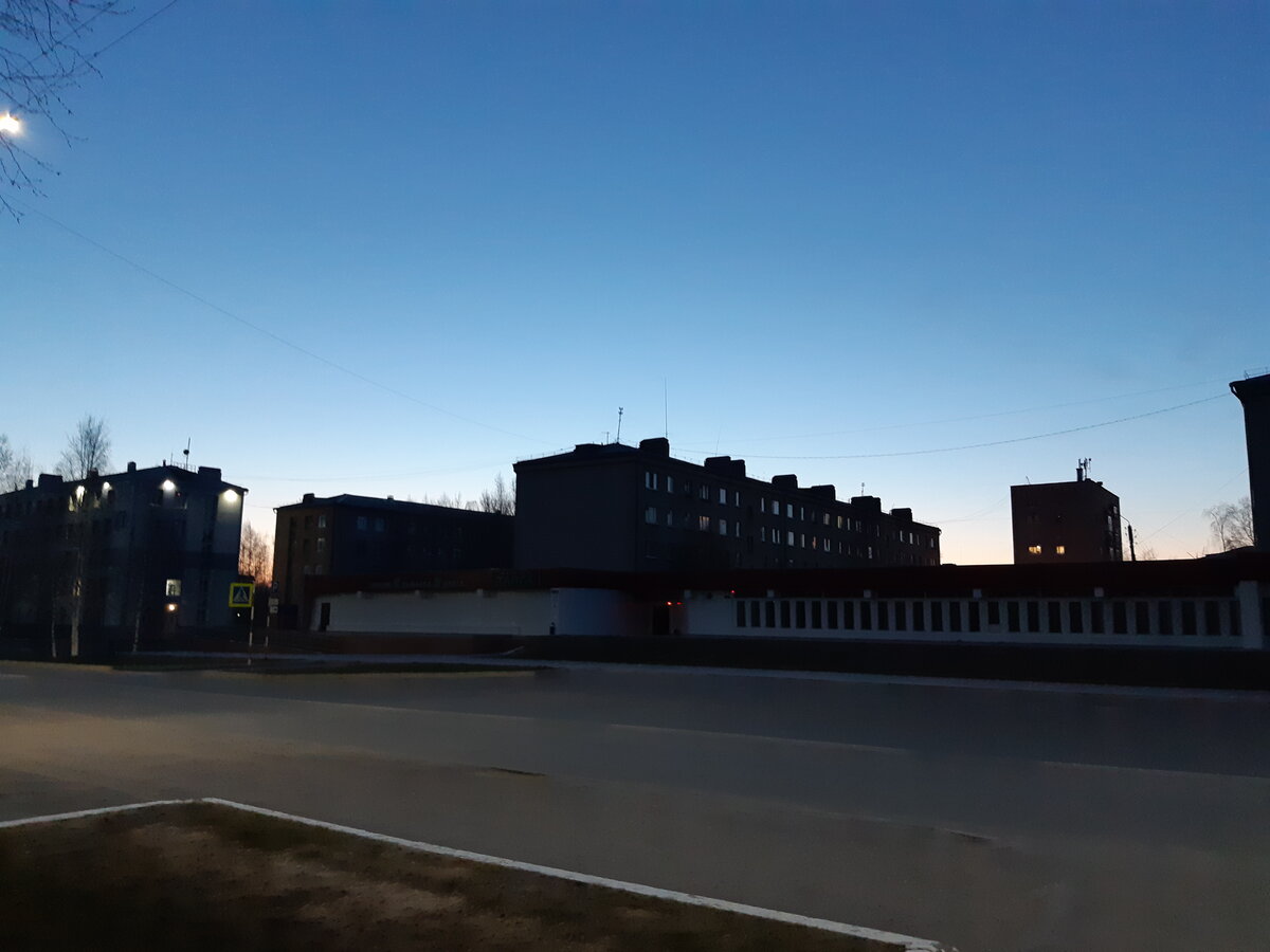 рынок сокол вологодская область. стадион стрежевой 4 школа. сок нефтяник стрежевой сзади. сок буровик стрежевой. стрежевой томская область спорткомплекс.