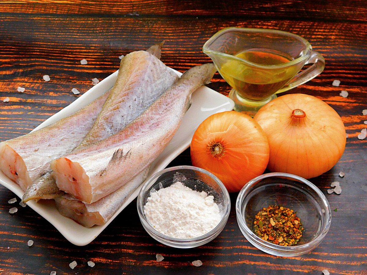 Ингредиенты для приготовления минтая с луком