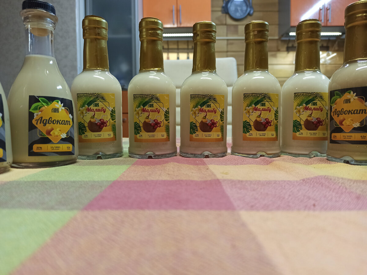 Ликёр Адвокат и Малибу. Фото автора ©