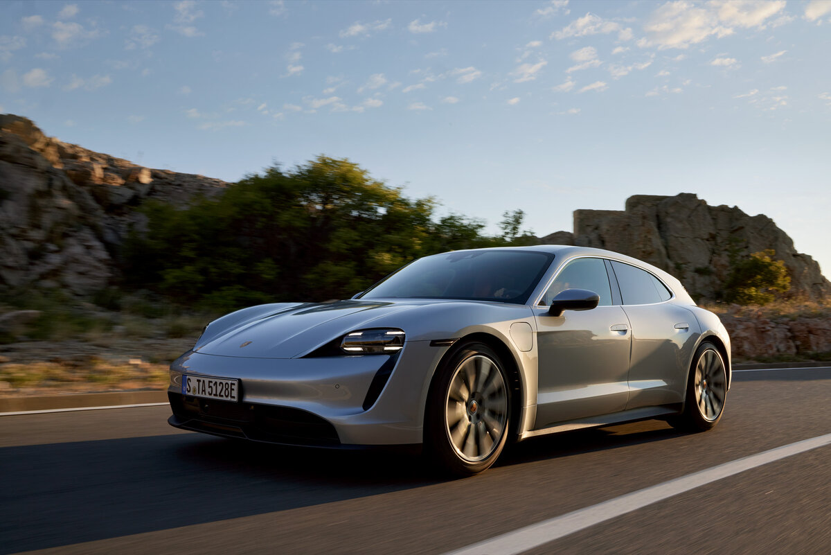 Новый Taycan Sport Turismo: практичный разносторонний автомобиль с высокой динамикой