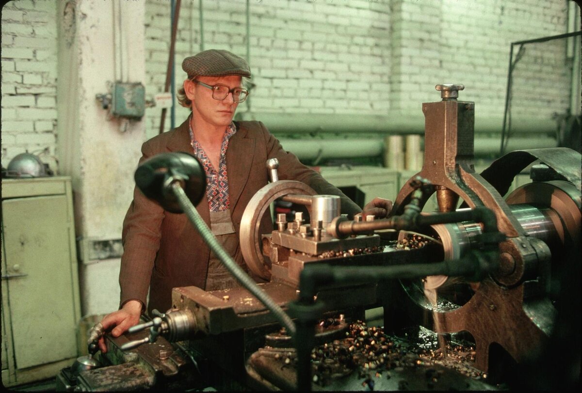 Шахтер г 14. Маленький шахтер. Шахтер г 14. Шахта ростовская область абуховская обуховская. Логотип стадиона шахтер кемерово.