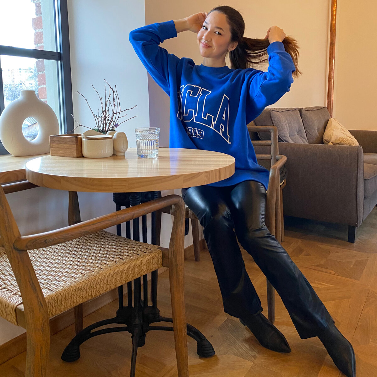 Такой хвост будет уместен всегда и везде. 