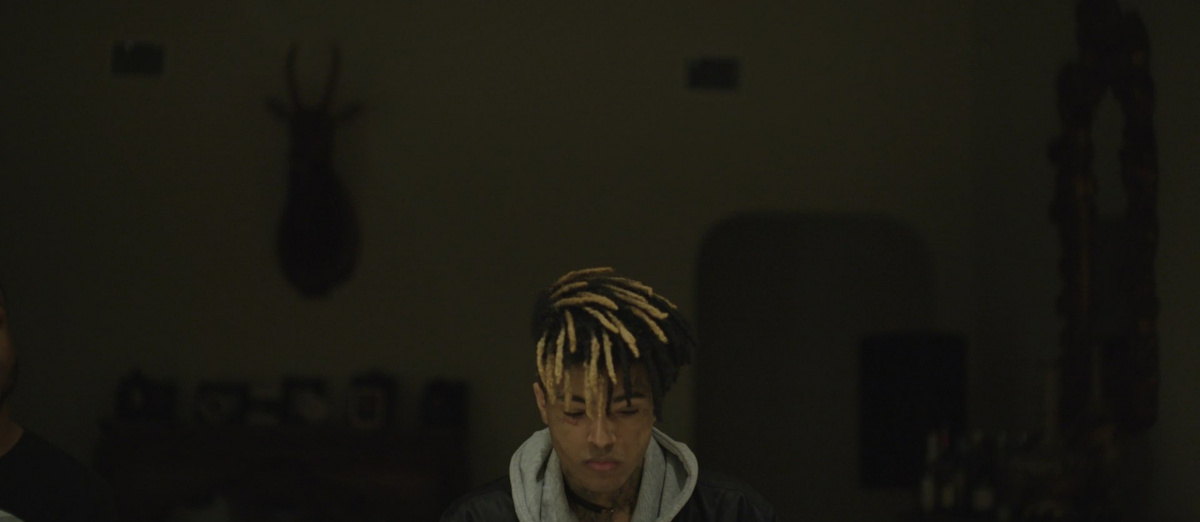 Кадр из фильма «Посмотри на меня: XXXTentacion»