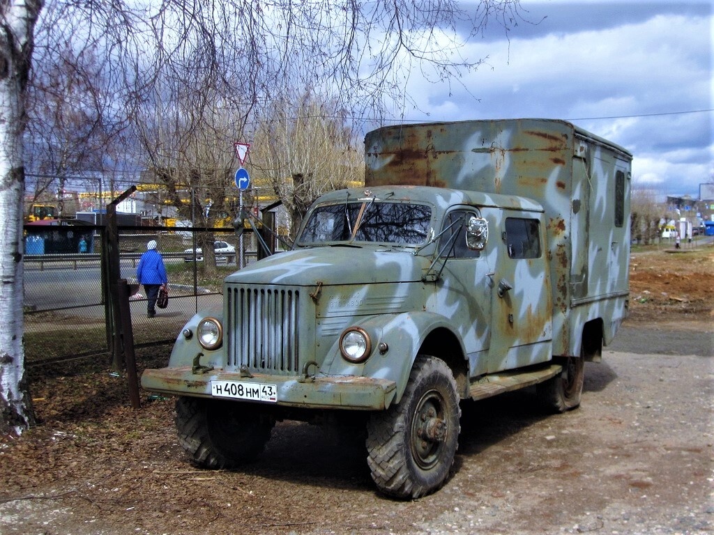 Прежде чем попасть в КПЗ, чаше случалось, что нарушитель прокатиться на  таком спецавтомобиле под названием автозаг за железной дверью.