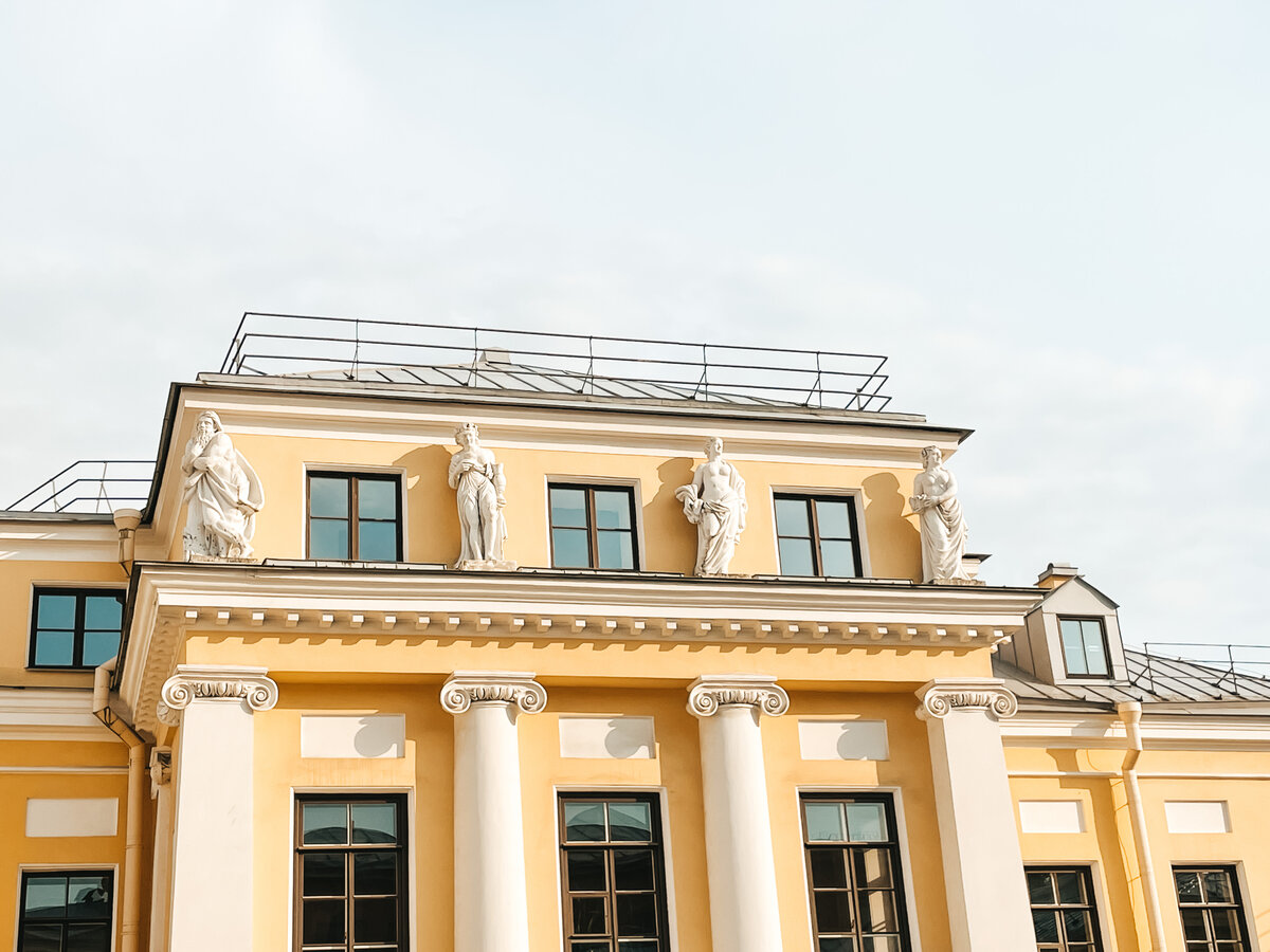 Дворец графов Бобринских
