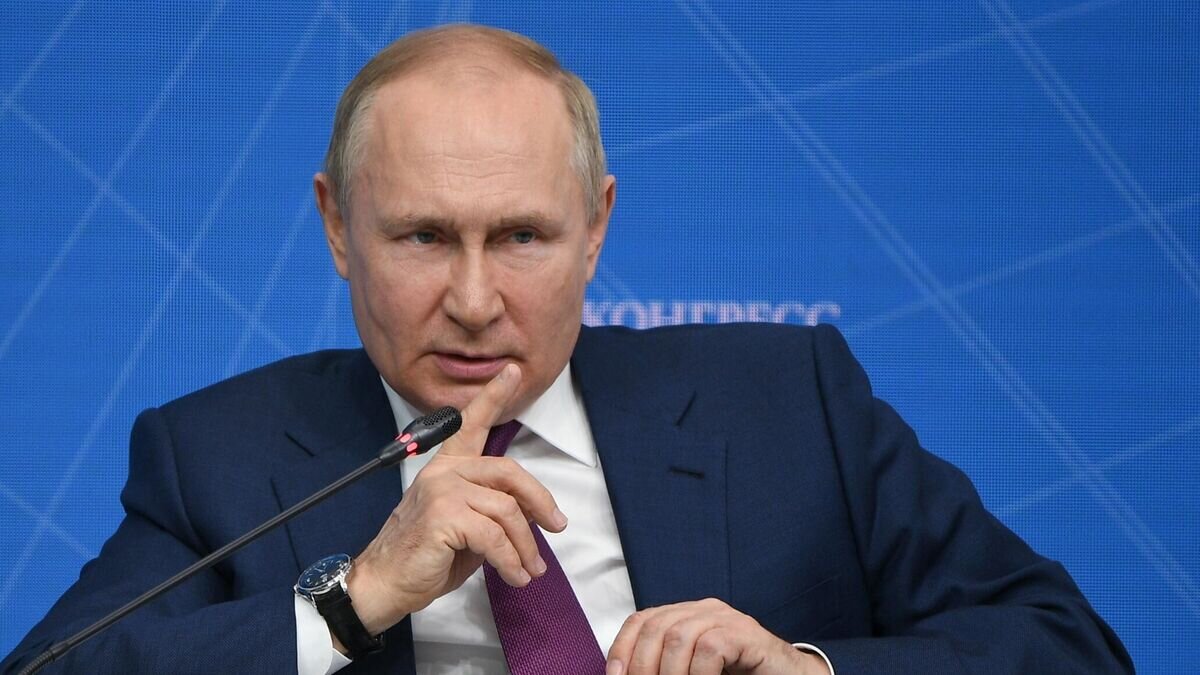    Президент РФ Владимир Путин принимает участие в пленарной сессии форума Агентства стратегических инициатив© РИА Новости / Алексей Майшев