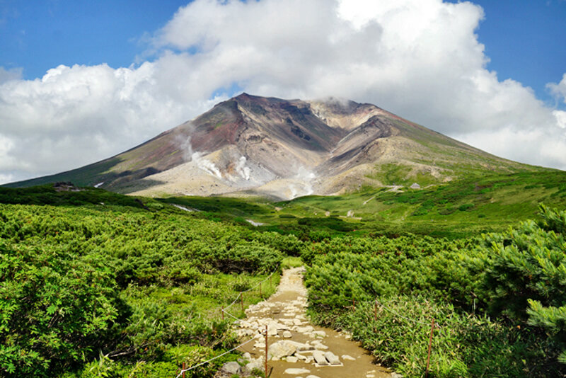 Вида на Асахи. Фото https://commons.wikimedia.org/wiki/File:140724_Asahi-dake_Hokkaido_Japan02s3.jpg