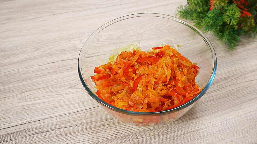 Омлет с белокочанной капустой на сковороде, простое и очень вкусное блюдо, котор