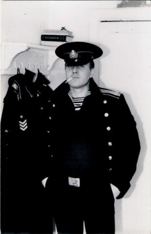 Автор рассказа в старшинской (каюте).