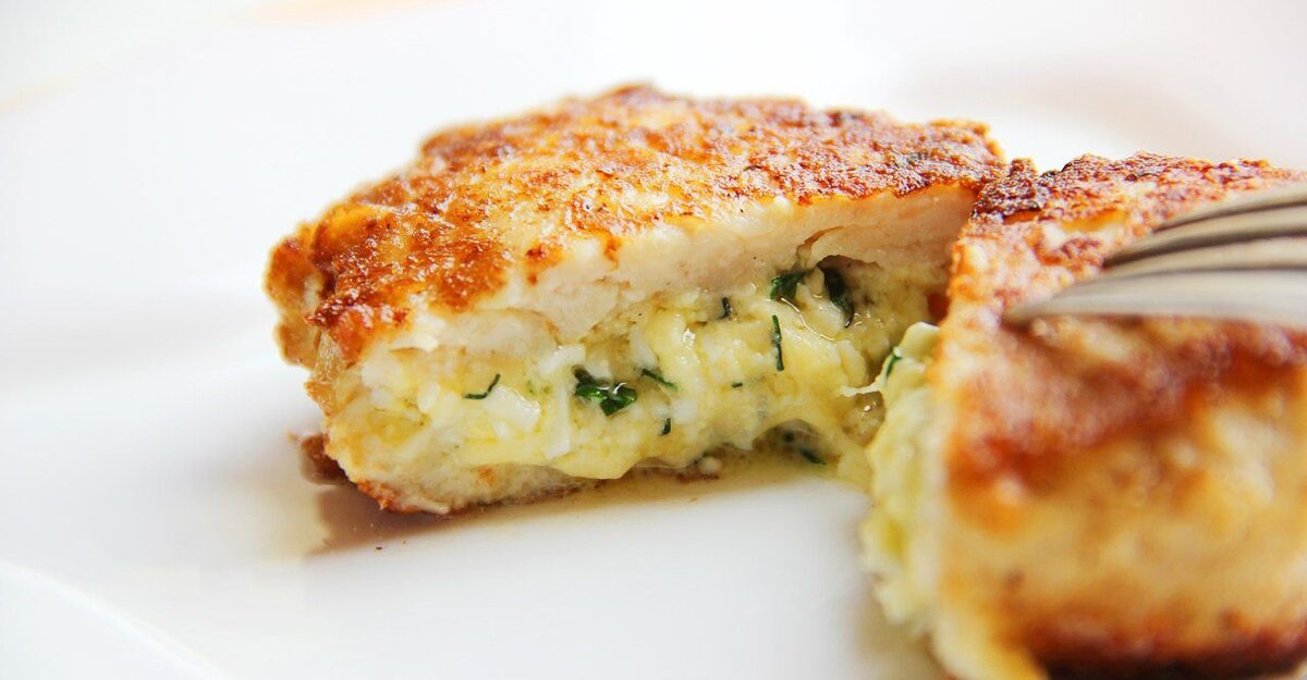 куриные котлетки с сыром. куриные котлеты с овощами. куриные котлеты сыром луком. куриные котлеты сыром луком. котлеты из индейки.