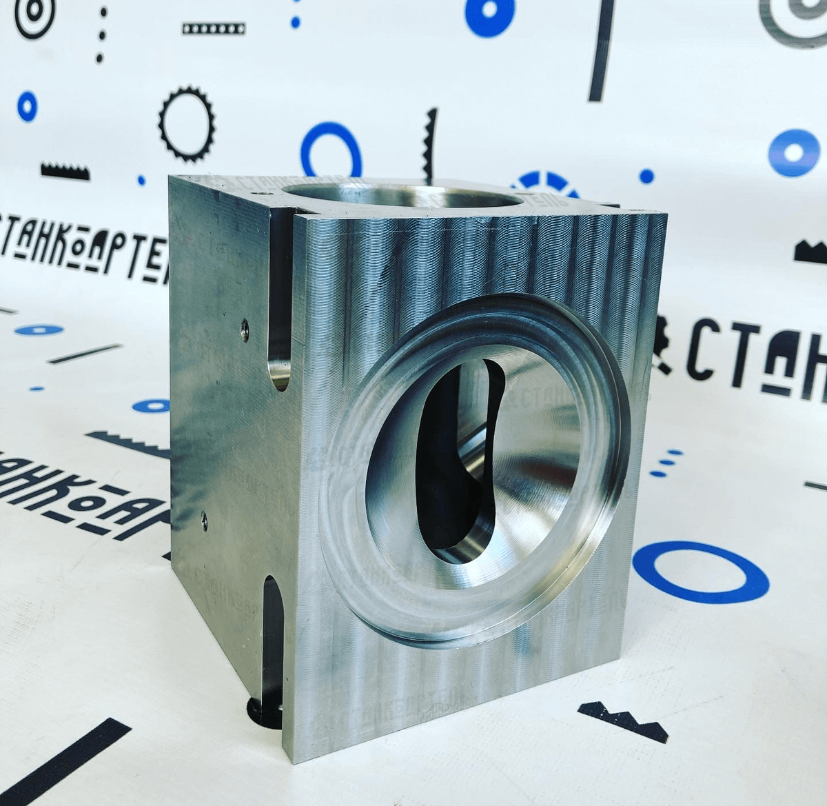 Корпус и распределитель клапана для линии краски