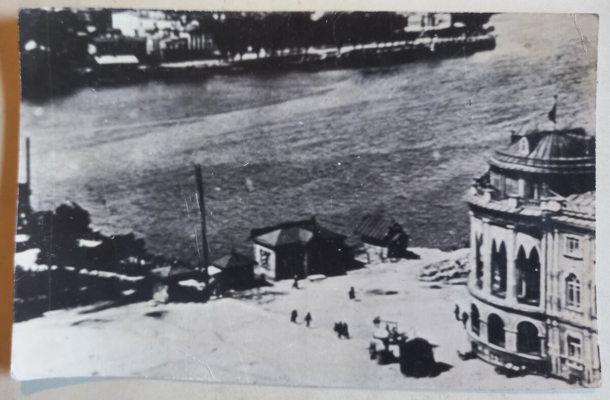 Свердловск, Дом Союзов (Дом Севастьянова), городской пруд. Фото ориентировочно 30-50е годы прошлого века. Из архива автора.