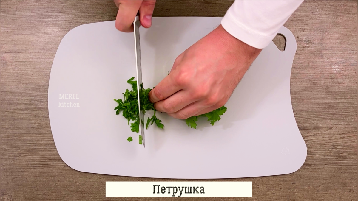 Такого вкусного салата с кальмаром я давно не ел: попробовал на юбилее у  подруги очень вкусный салат «Фантазия» и сразу выпросил рецепт | MEREL |  KITCHEN | Дзен