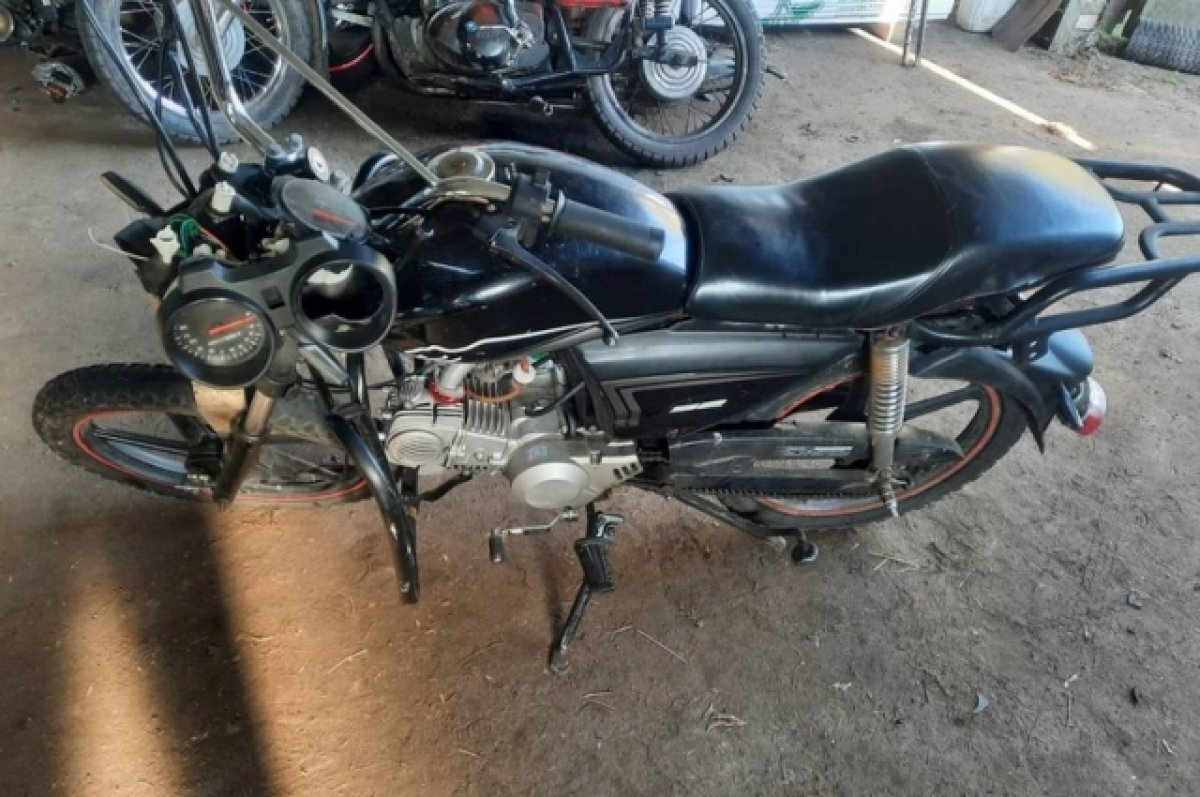    Нетрезвый 20-летний мопедист без прав врезался в забор в брянской Злынке