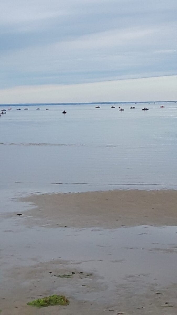 Рыбаки на море