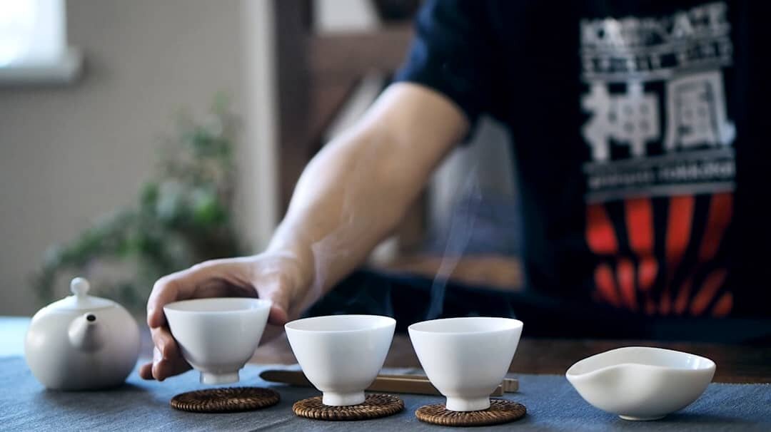 Завариване шэна в фарфоровом чайнике