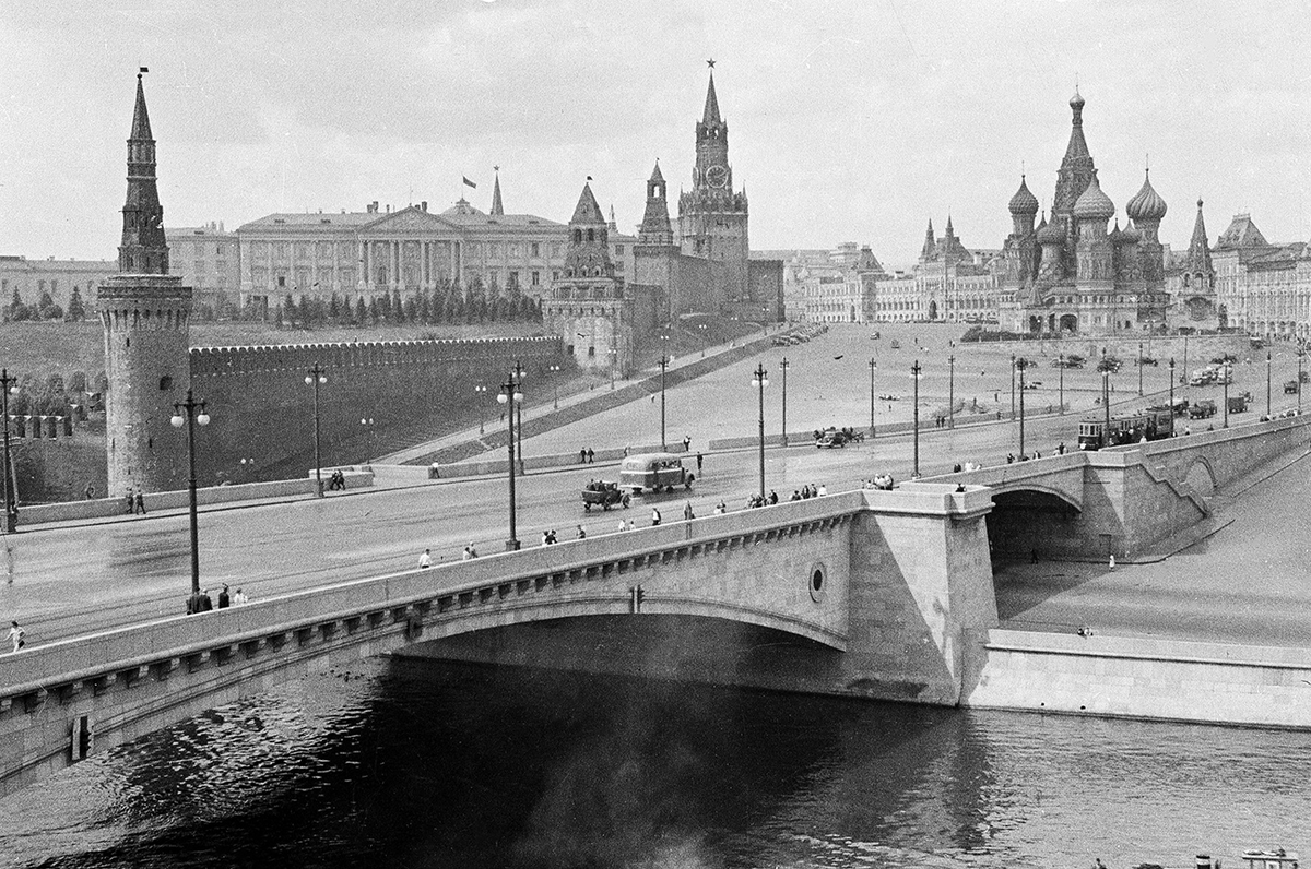 вид на кремль с большого каменного моста