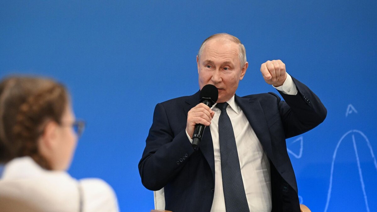 Президента дети любят. Реакция на его появление в видеороликах была гораздо более живой, даже по сравнению со скандальным Егором Кридом.