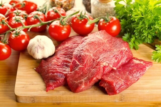 Мясо — один из главных продуктов в деревне, наравне с картошкой и хлебом.