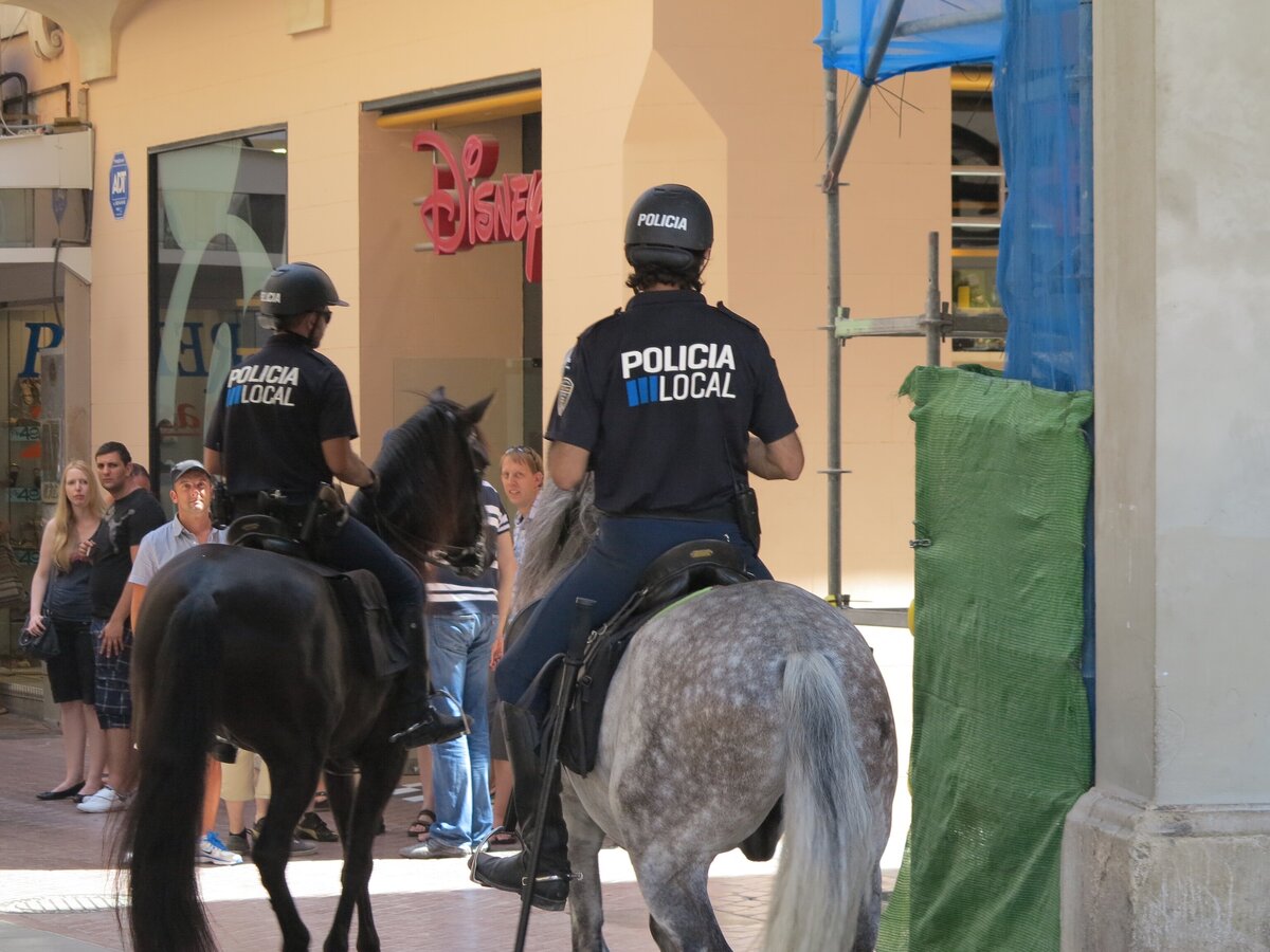 Это вам не "Диснейленд!" - возмущаются жители крупнейших туристических центров Европы