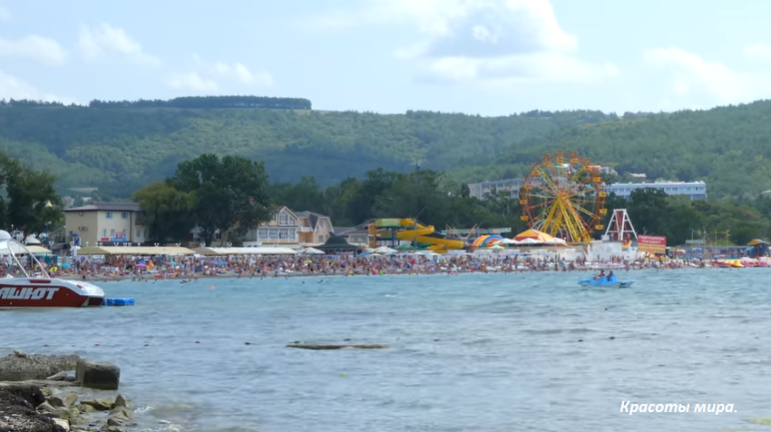 Центральный пляж в дивноморское