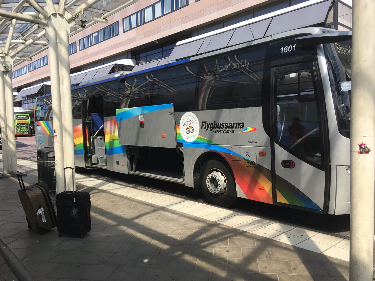 Автобус внутри - листай вправо