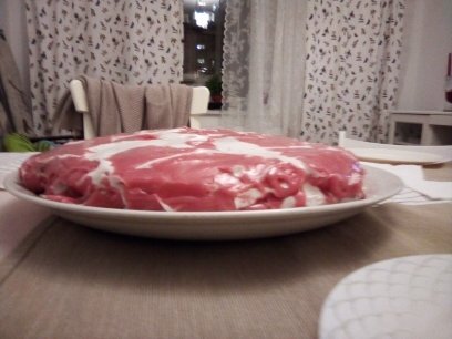 Это чтобы было понятно масштабы "трагедии". Торты моего приготовления. Вкусные (чесслово), но не эстетичные.