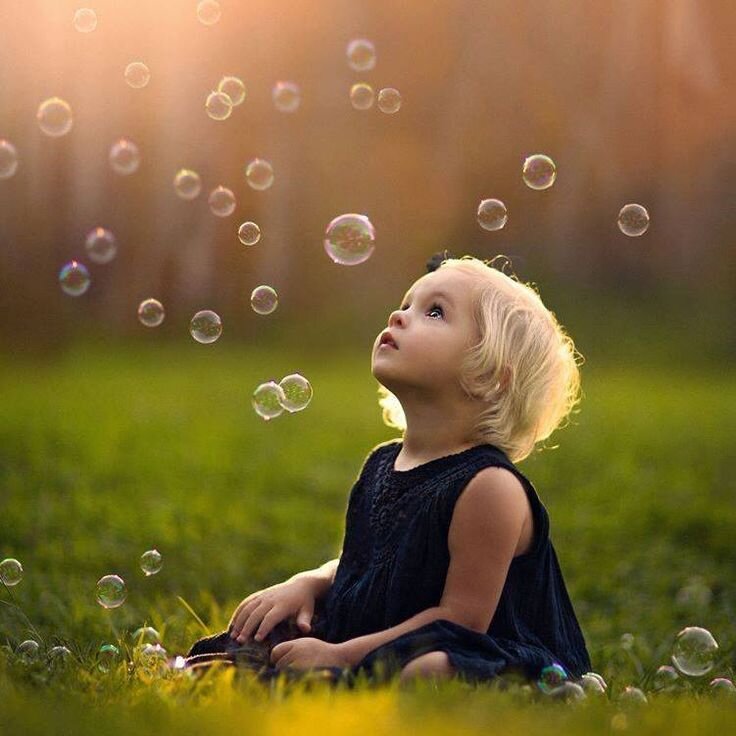 Счастливый ребенок счастье лето мыльные пузыри