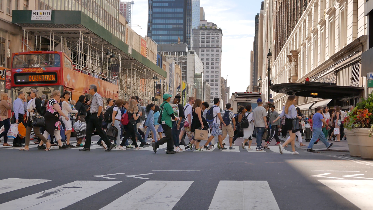 Mgtow феминизм. Дети переправляются через реку. Нью йорк люди. Истмен джонсон картины. Phrasal verbs в английском языке.