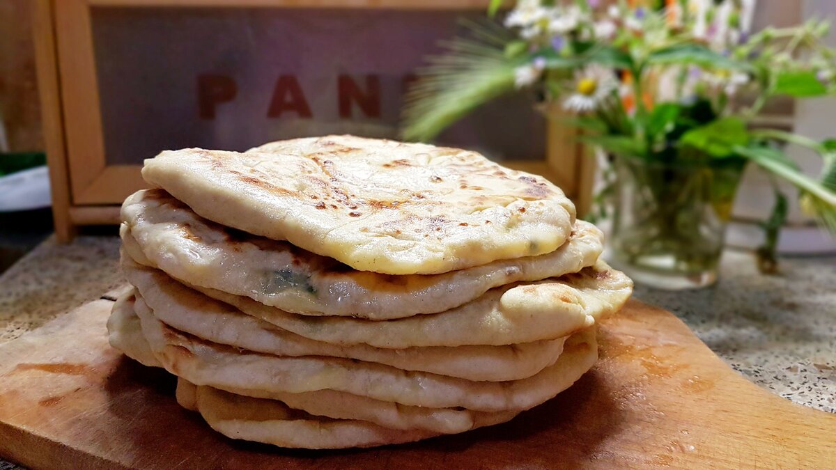 Я их столько слопала, что аж стыдно - вкусные лепешки с картошкой, сыром и  зеленью | Готовим бюджетненько | Дзен