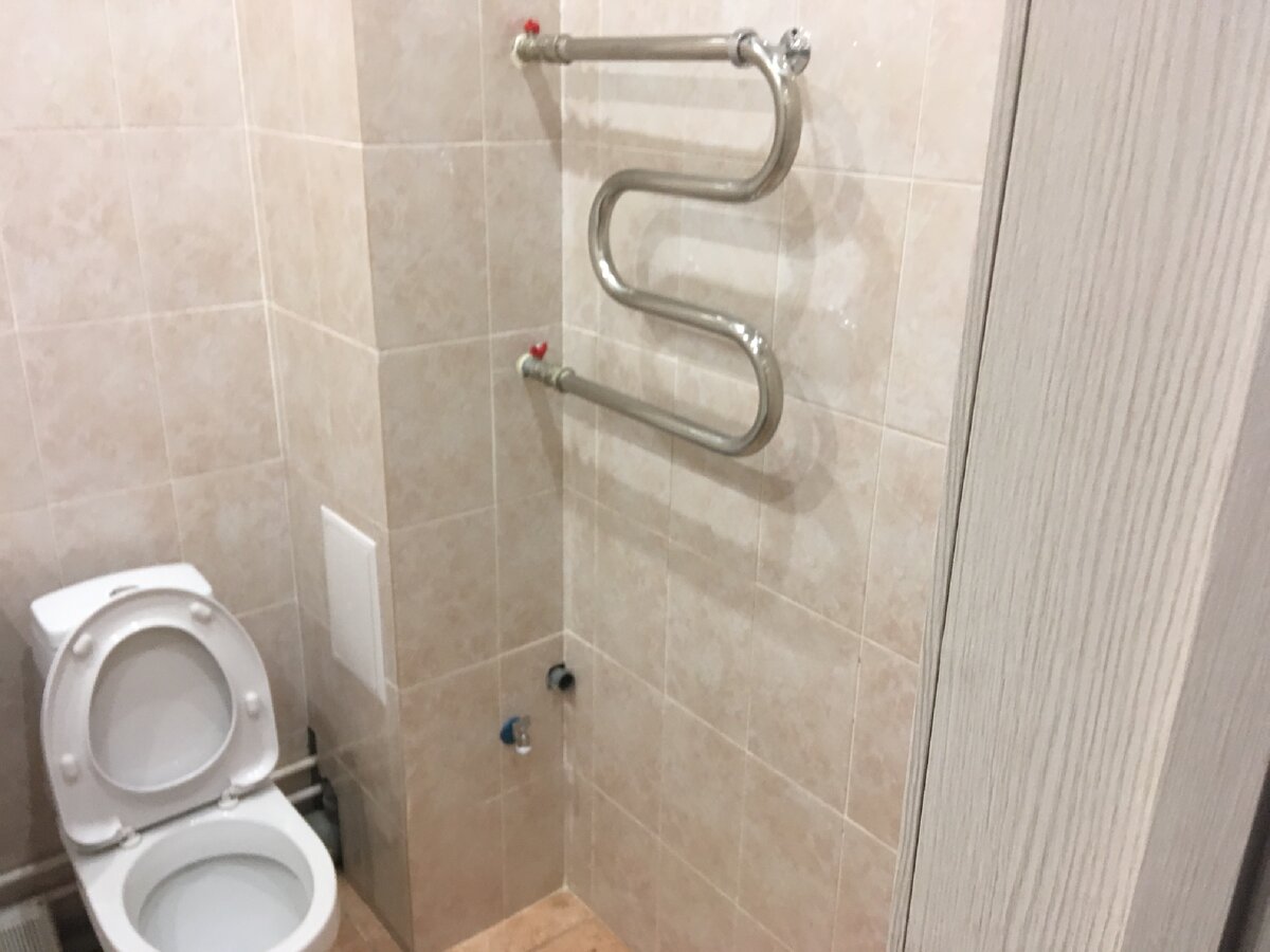 Сразу скажу, что единого рецепта, при следовании которому квартира или частный дом будут идеальны для любого человека нет и не может быть. Слишком сильно различаются вкусы людей, их потребности и меняется мода. Но при всем при этом, для себя я выделил несколько основных правил, следуя которым из любой квартиры можно сделать по-настоящему удобное, комфортное, современное жилище, проживание в котором вам обязательно понравится.