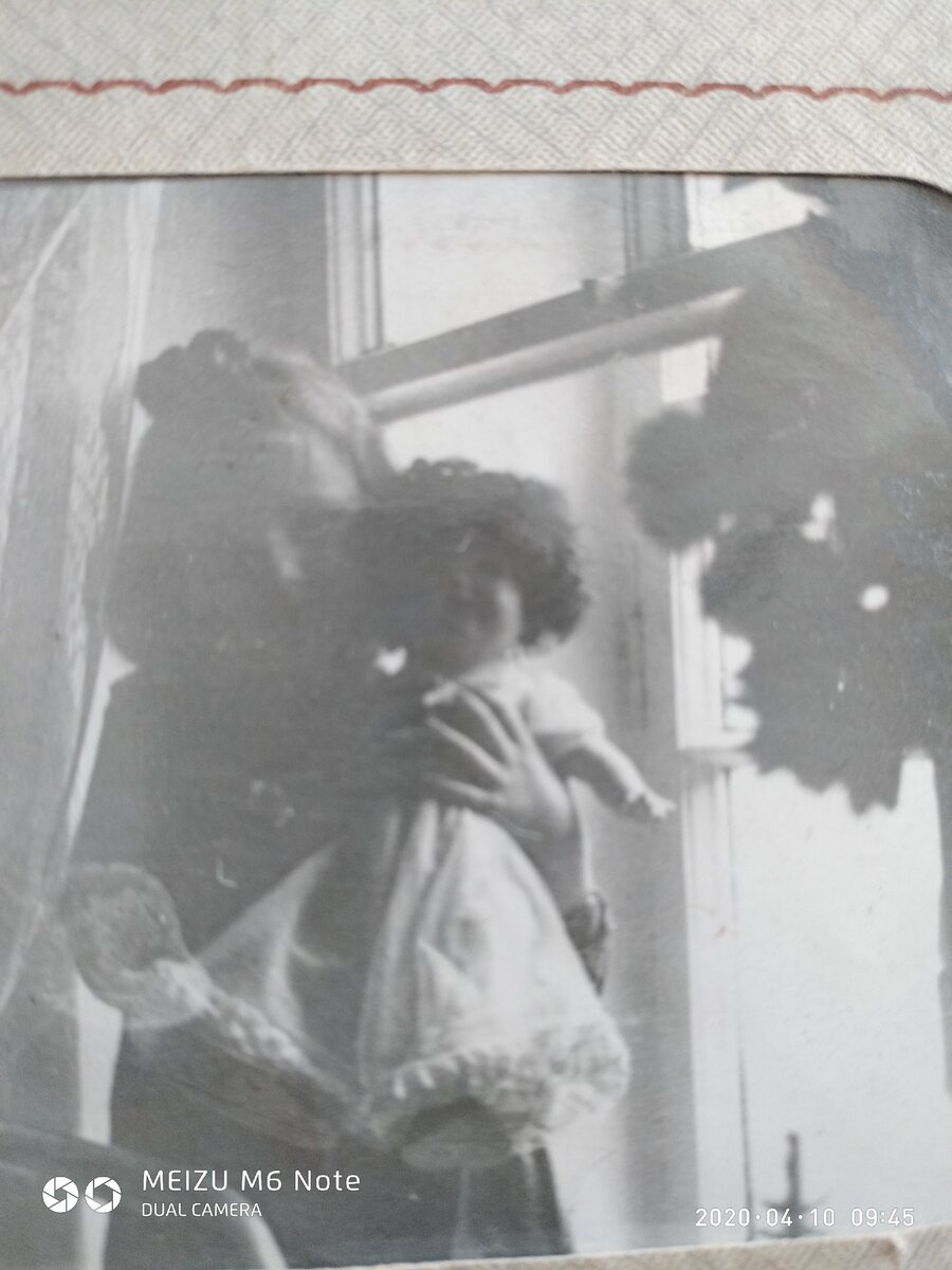 На фото я,в четырехлетнем возрасте..