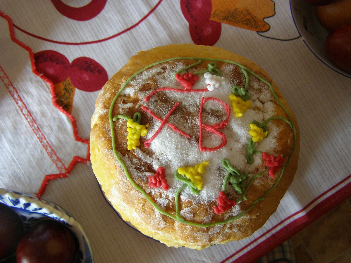 А этот, кажется, расписывала дочь. Ее стиль букв. А я виноград делать не умею(( Фото Полины Кудрявцевой.