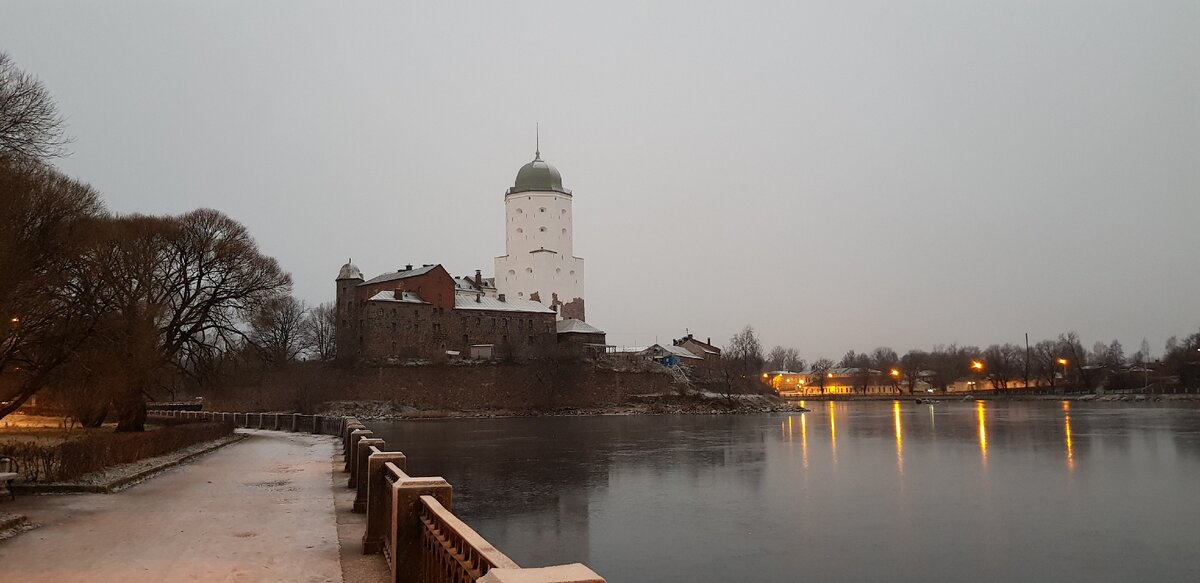 Вечерний вид на Замок, Карусесь