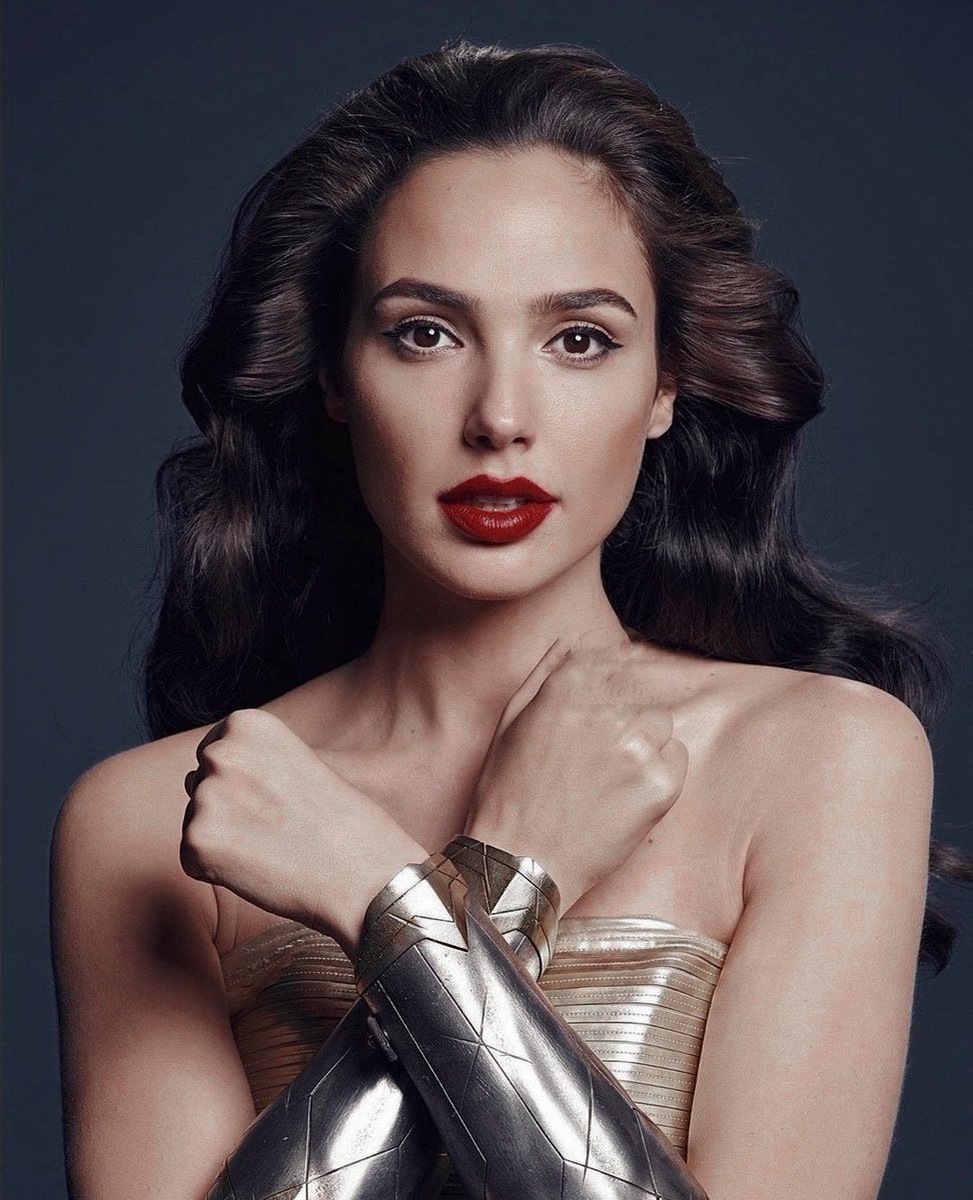 Поздравляем чудо-женщину с недавним юбилеем, ей исполнилось 35 лет