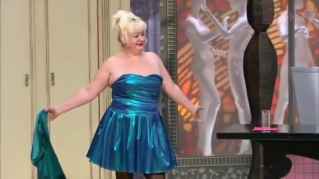 Дочь называет Надежду в этом платье Русалкой.