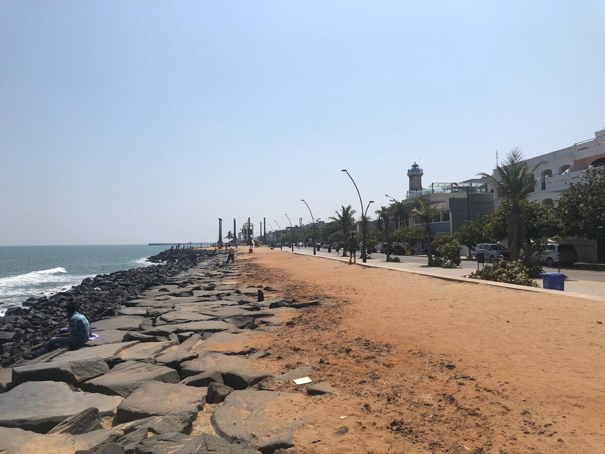 Набережная города Ауровиль. Индия.