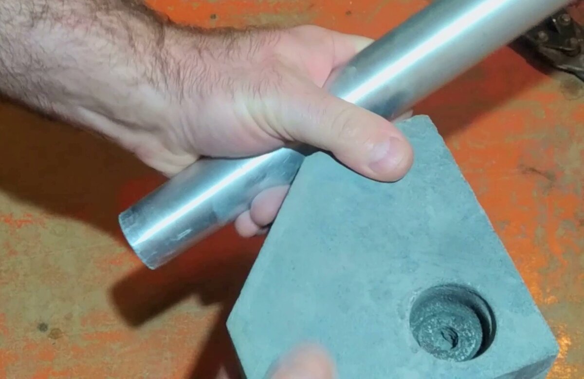 Готовое отверстие вод стойку.