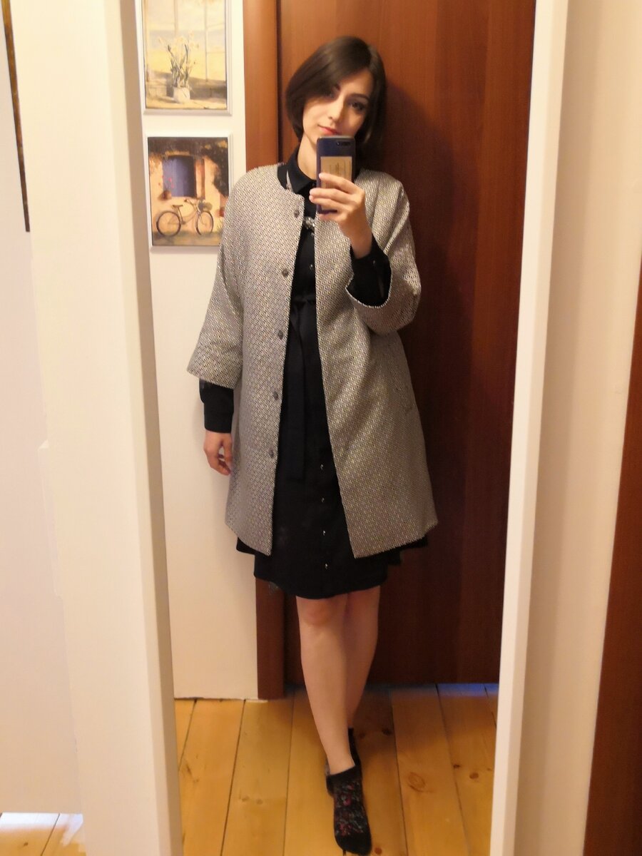 Платье для беременных 1900, колье 750, прошлогоднее пальто