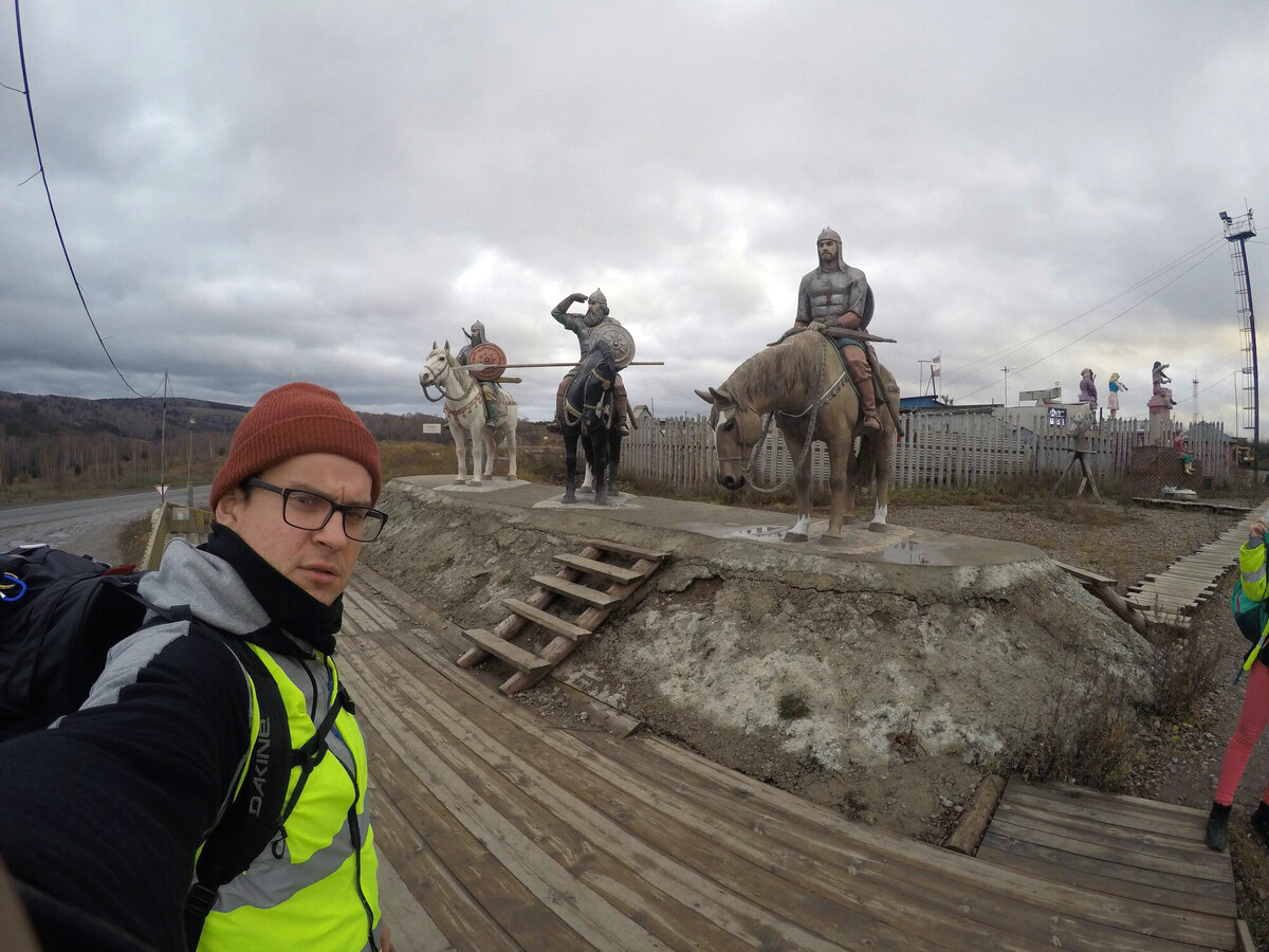 Три богатыря,на 857-м километре федеральной трассы М-53.