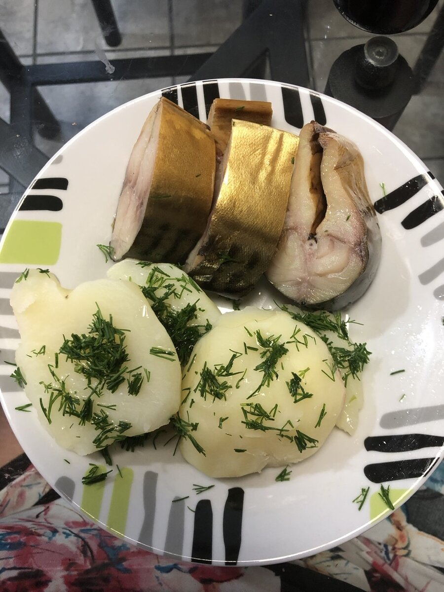 Копченая скумбрия с картошечкой- кошмар иностранца. 
