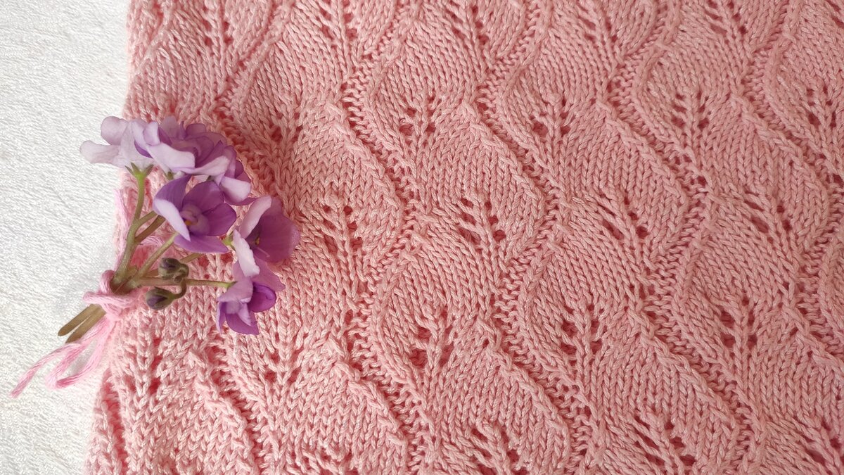 Ажурные листочки и цветочки спицами — 10 узоров для летнего вязания
