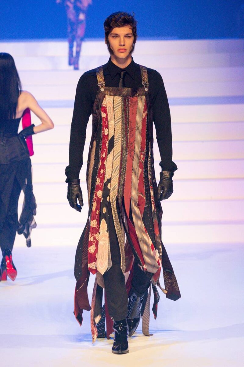 Источник ://www.vogue.co.uk/shows/spring-summer-2020-couture/jean-paul-gaultier/collection