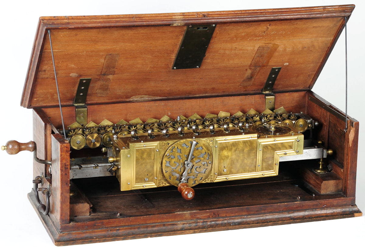 Первая механическая машина. Счетная машина Лейбница. Механический арифмометр Лейбница (1673г.).