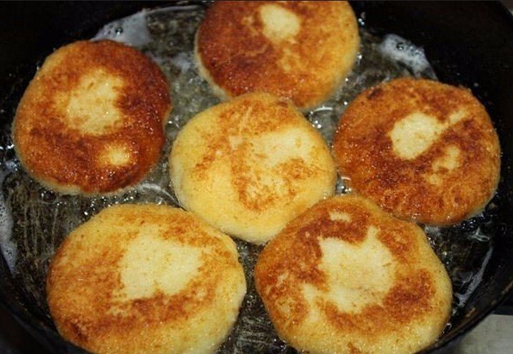 Манники из манной каши на сковороде — рецепт с фото пошагово