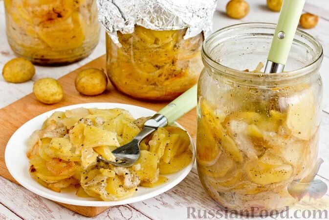 картофель, сало, лук репчатый, масло сливочное, базилик сушёный, соль, перец чёрный молотый