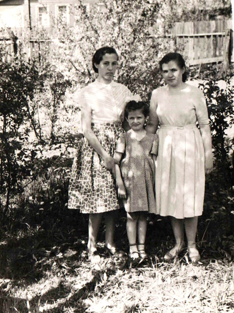 Люся Таня Надя