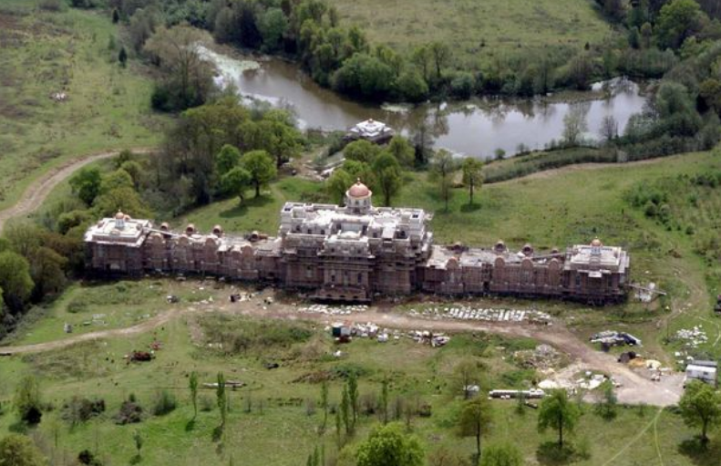  Гамильтон-плейс - незавершенный особняк (Image: Press Association)