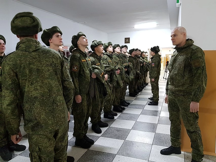 Утренний осмотр военнослужащих. Беляев Николай Васильевич 22220. Армия. Подъем военнослужащих. Солдаты в части.