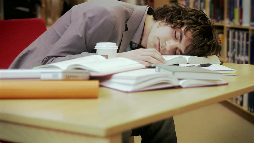 Школа уроки спать. Сон студента.
